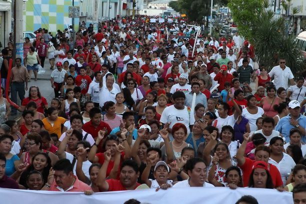 Miles de cancunenses hacen patente su respaldo absoluto a Peña Nieto‏