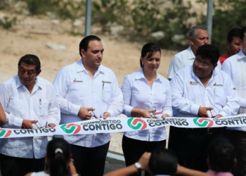 El gobernador y la directora de la CDI inauguran moderna carretera e infraestructura básica en la zona maya