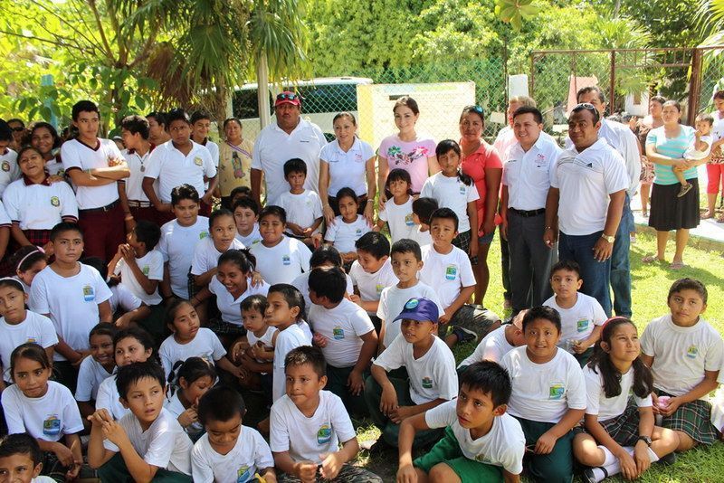 Suman esfuerzos Voluntariado del Congreso y DIF Tulum