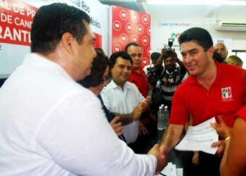 Con un gran apoyo ciudadano Félix González Canto se registra como candidato a senador por el PRI
