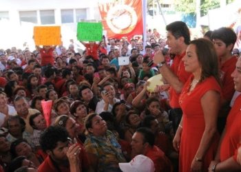 Apabullante Félix González Canto en su registro como precandidato a la senaduría