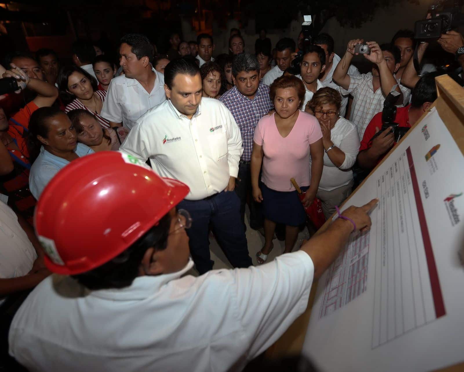 Cumplimos con obras de pavimentación en las supermanzanas 516 y 520: Roberto Borge