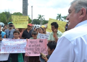 Vecinos de diferentes colonias se manifestaron en las puertas de la CAPA