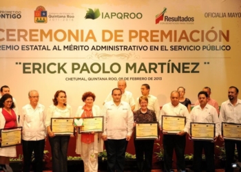 Entrega el gobernador el premio estatal al mérito administrativo «Erick Paolo Martínez»