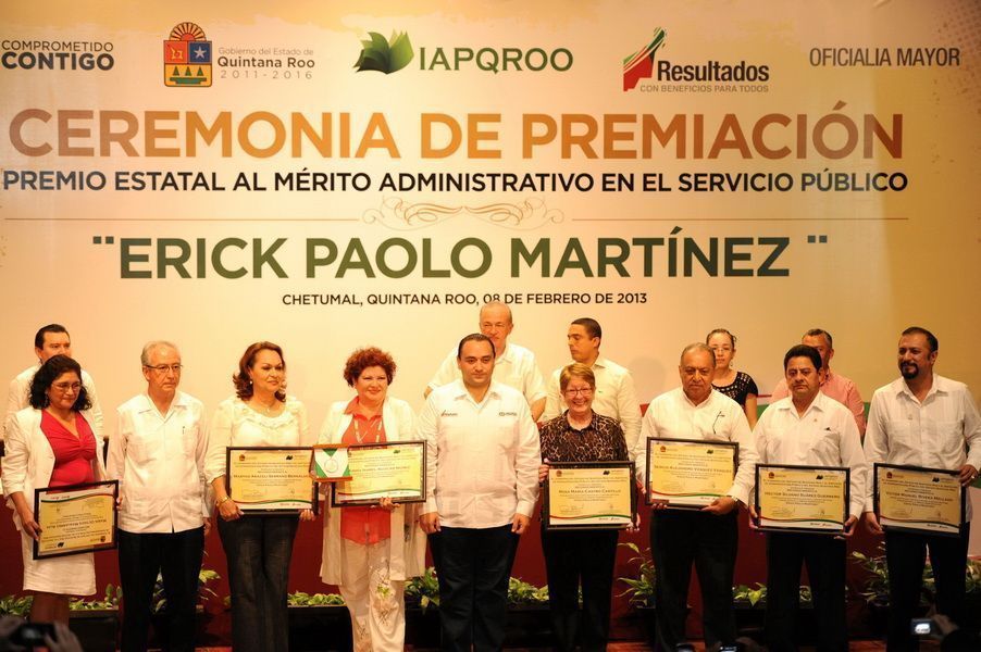 Entrega el gobernador el premio estatal al mérito administrativo «Erick Paolo Martínez»