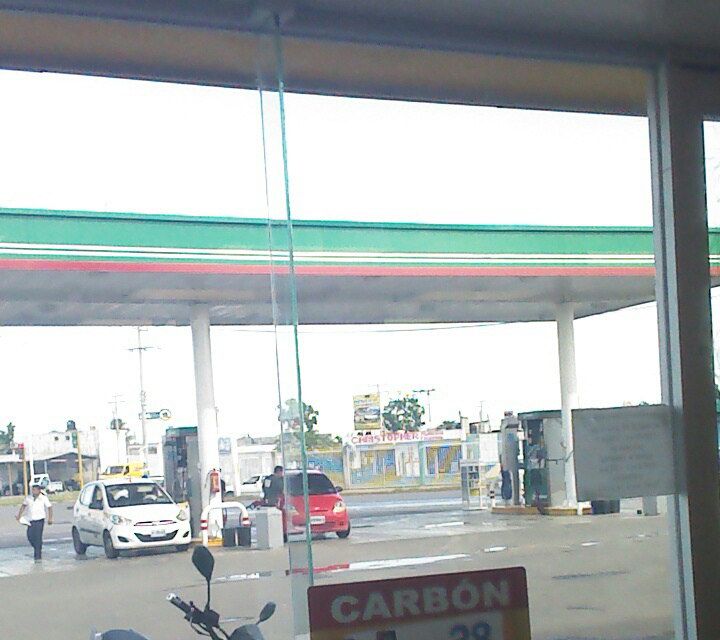 Lucran con gasolina de las patrulla de la policía estatal