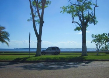 Cristalazos imperan sin control alguno en pleno boulevard bahía