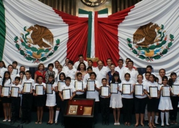 Convocan a niños y niñas a participar en el parlamento infantil 2013