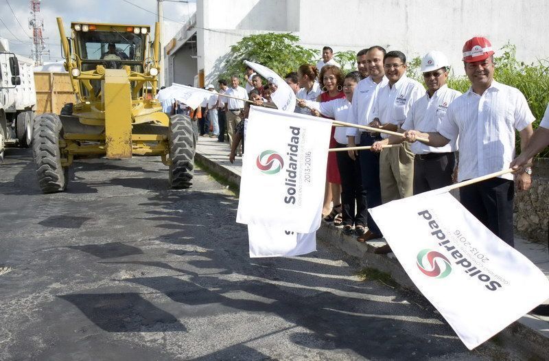 Mauricio Góngora cumple con obras de pavimentación a solidarenses