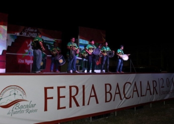 Tamborileros de Tabasco presentes en la Feria de San Joaquín, Bacalar