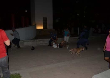 Policia municipal desaloja a manifestantes al amparo de la noche