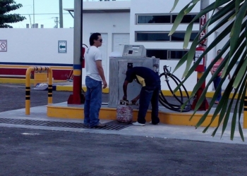 Empresa Tomza Gas llena tanques de manera arbitraria en plena zona urbana