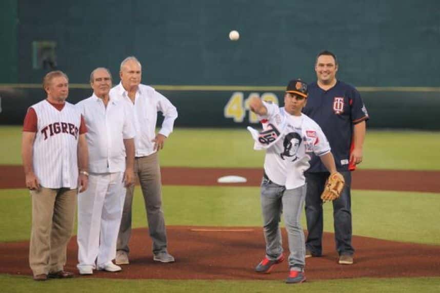 Tigres rindió homenaje a Salvador Cabañas
