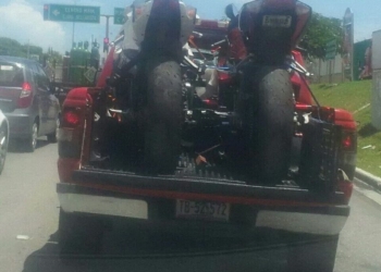No defiende a las mujeres pero si apoya a los motociclistas con vehículos oficiales