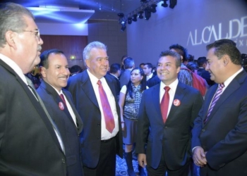 Recibe Mauricio Góngora premio nacional de finanzas sanas