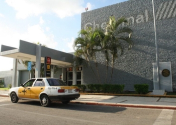 Caos interno en concesionaria que presta servicio de Transporte en Aeropuerto de Chetumal