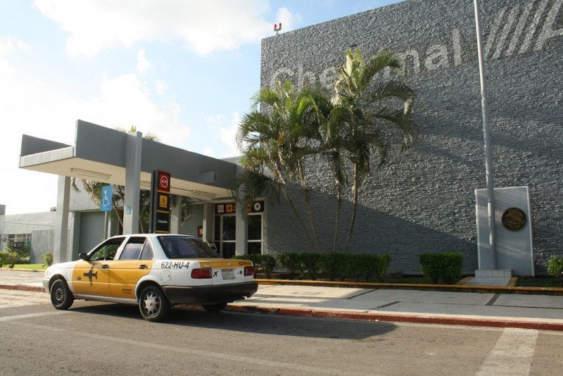 Caos interno en concesionaria que presta servicio de Transporte en Aeropuerto de Chetumal