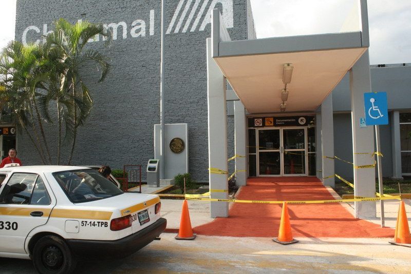 A pesar del malestar para turistas, siguen remozando Aeropuerto de Chetumal