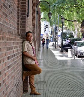 “Los escritores necesitamos poco del universo exterior”