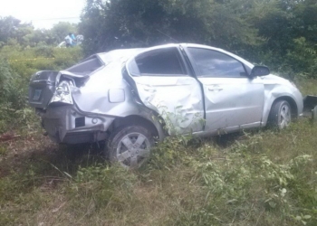 Imprudencia de conductora y gravilla suelta provocan accidente en la carretera Chetumal-Bacalar