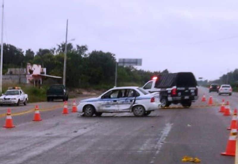 Embisten a Taxi en carretera Bacalar-Buenavista; dos lesionados