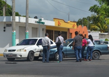 Por no respetar alto una doñita provoca un choque en Chetumal