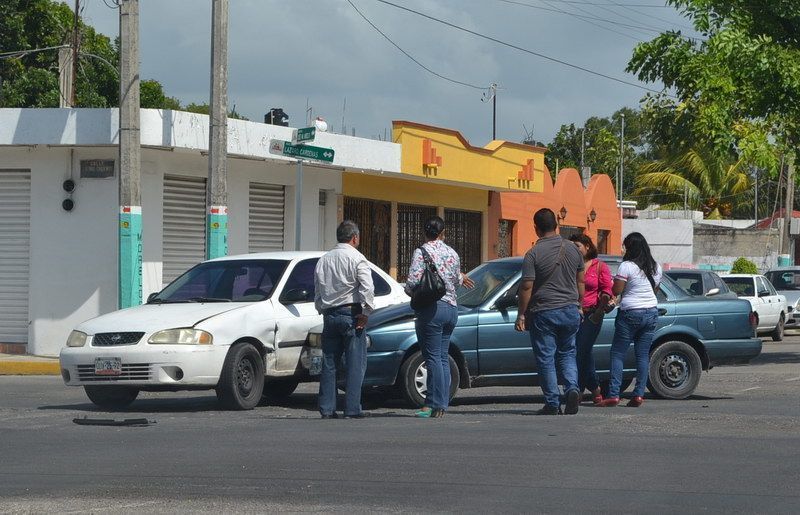 Por no respetar alto una doñita provoca un choque en Chetumal