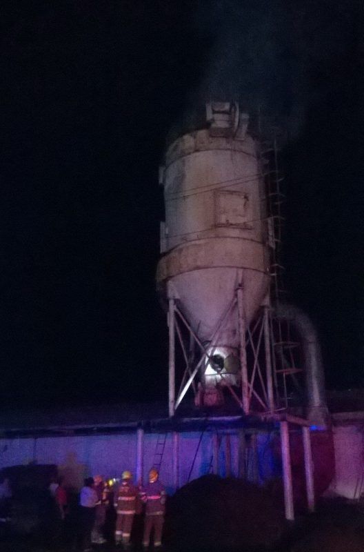 Se incendia contenedor de aserrín en el Parque Industrial