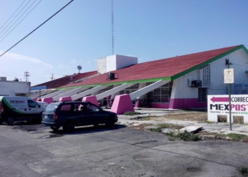 Correo tradicional lucha por subsistir en la era digital