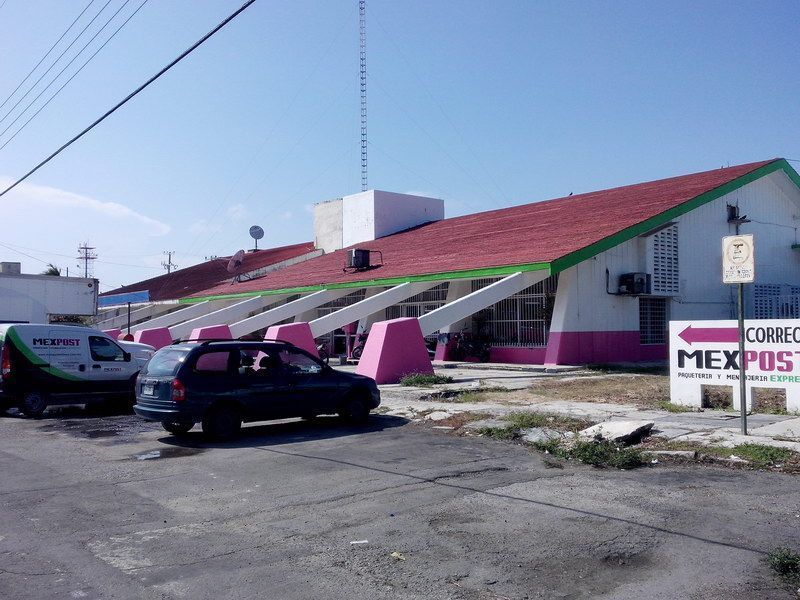 Correo tradicional lucha por subsistir en la era digital