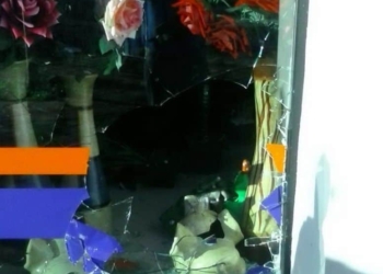 Cristalazo a tienda de telas en la Flamboyanes