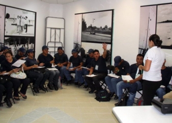 Capacitan a policías municipales de Bacalar en materia de Derechos Humanos
