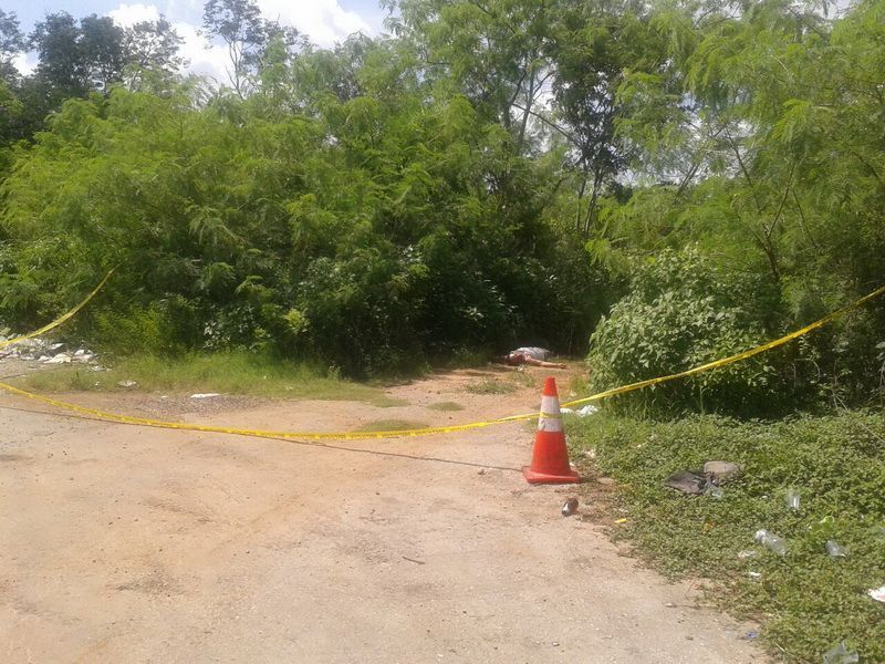 Encuentran dos sujetos con tiro de gracia en tramo carretero Polyuc-José María Morelos
