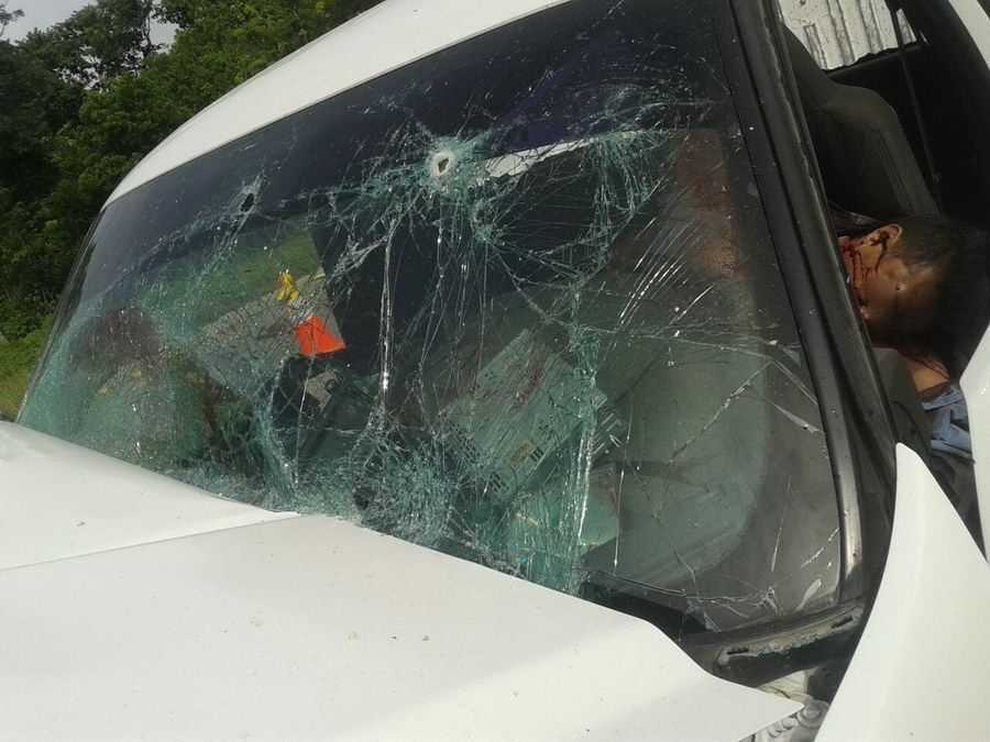 Balean a dos por 100 mil pesos en carretera Chetumal-Cancún. Uno muere durante el atraco
