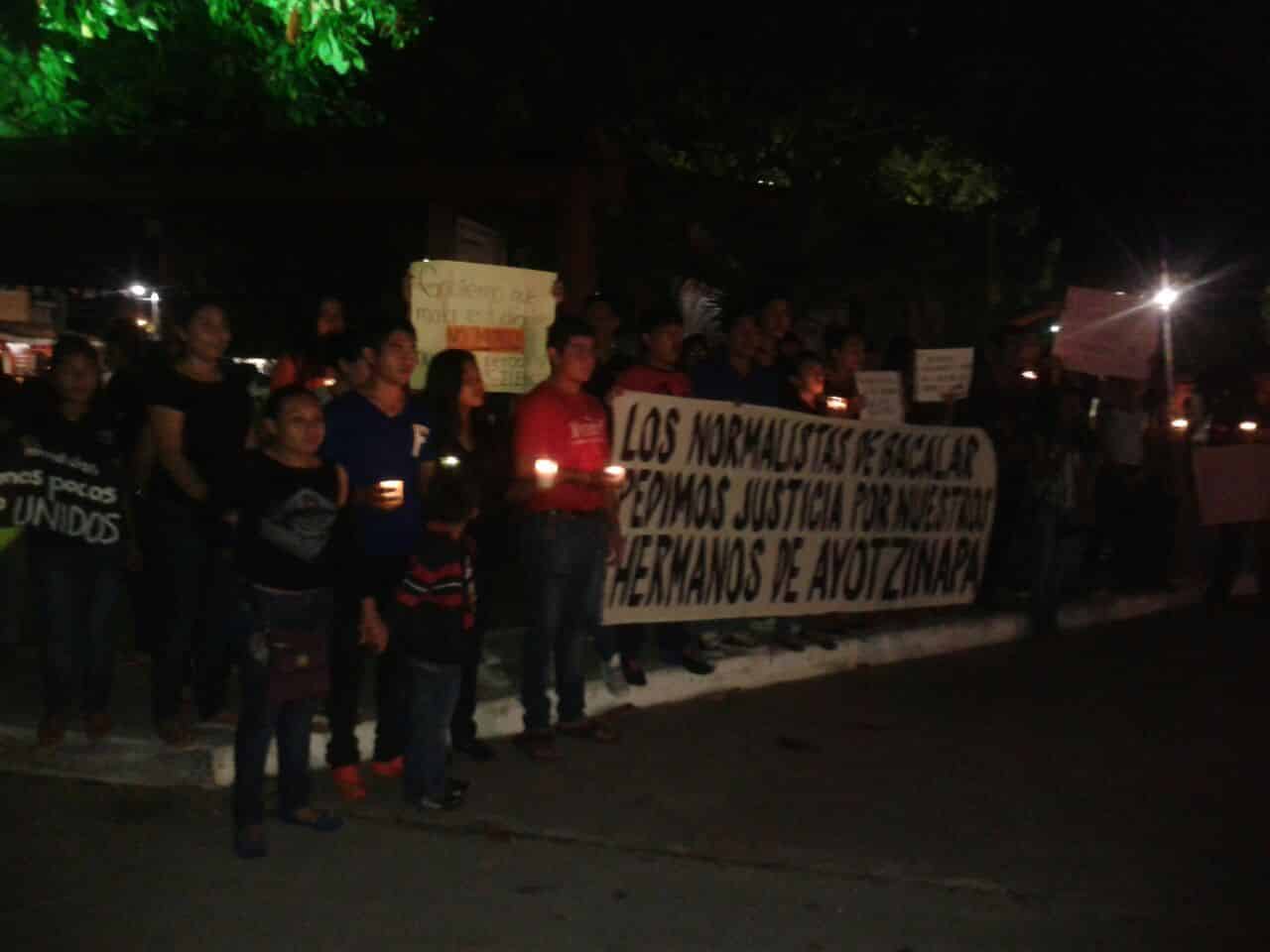 Estudiantes de Bacalar se manifiestan de manera pacifica