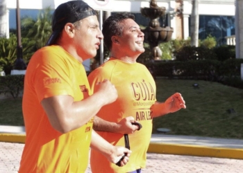 Participa Mauricio Góngora como guía en el Medio Maratón de la Riviera Maya