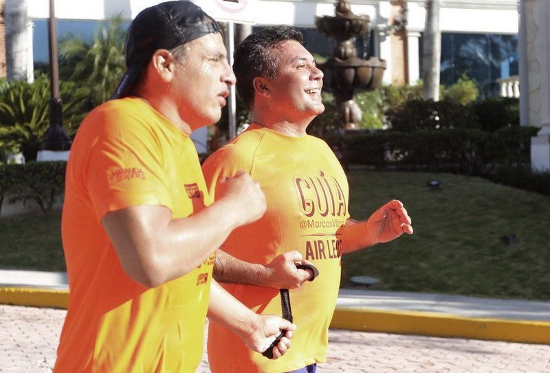 Participa Mauricio Góngora como guía en el Medio Maratón de la Riviera Maya