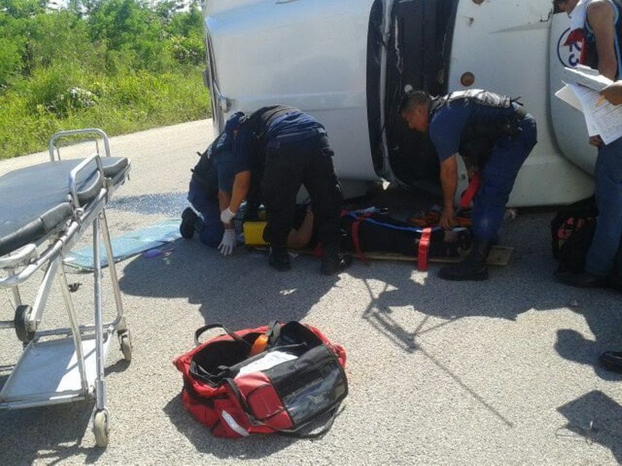 Muere reconocido galeno en accidente vehicular en tramo Buenavista-Bacalar