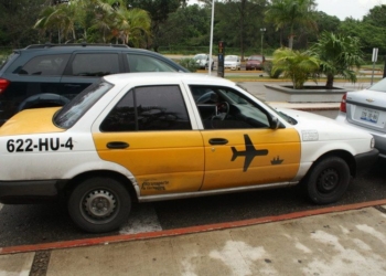 Se agudiza crisis de transporte en el Aeropuerto Internacional de Chetumal