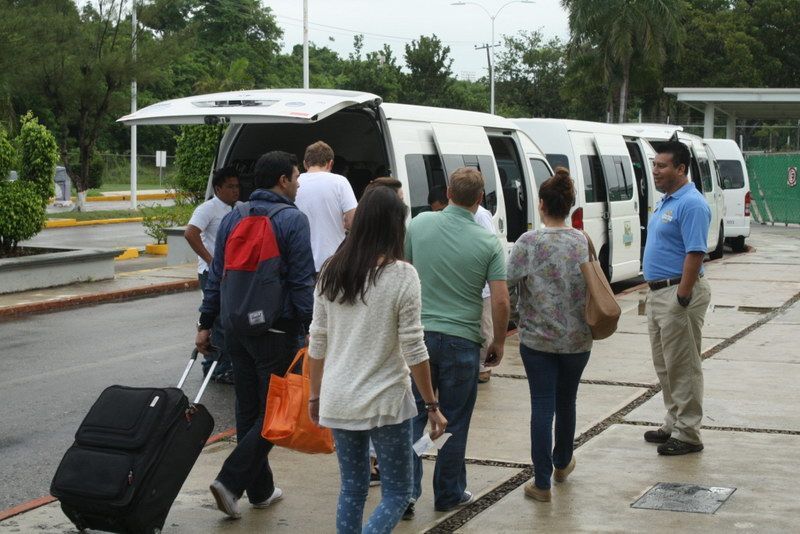 Por desatenciones empresa que presta servicio de transporte público el aeropuerto de Chetumal pierde clientes