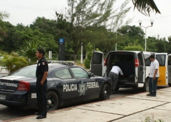 Policía Federal “halconea” a taxistas en Aeropuerto de Chetumal