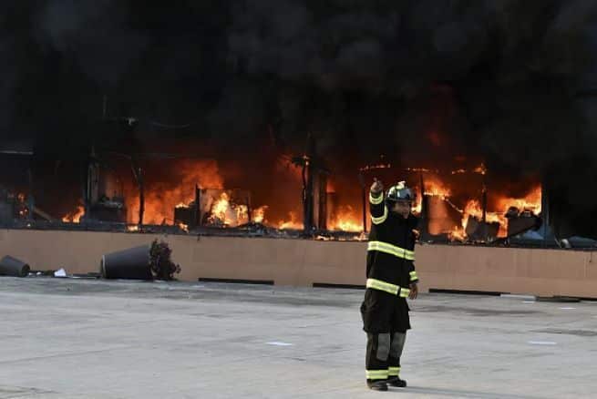 Alumnos incendian el Palacio de Gobierno de Guerrero
