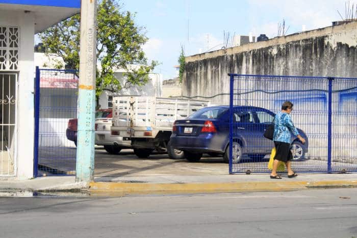 Estacionamientos de Chetumal operan al margen de la ley
