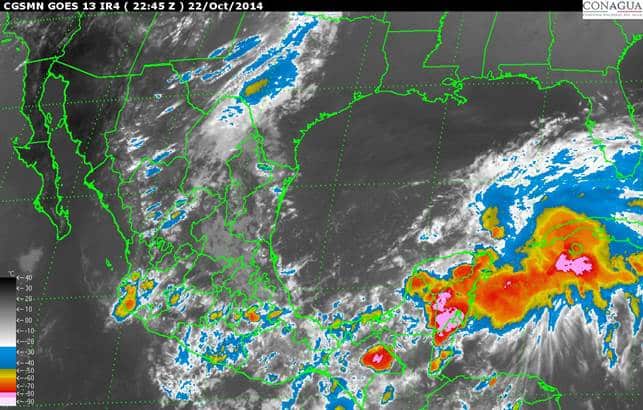 En este momento, el centro de presión minima de la Depresión Tropical No. 9, se ubica muy cerca de la costa de Campeche