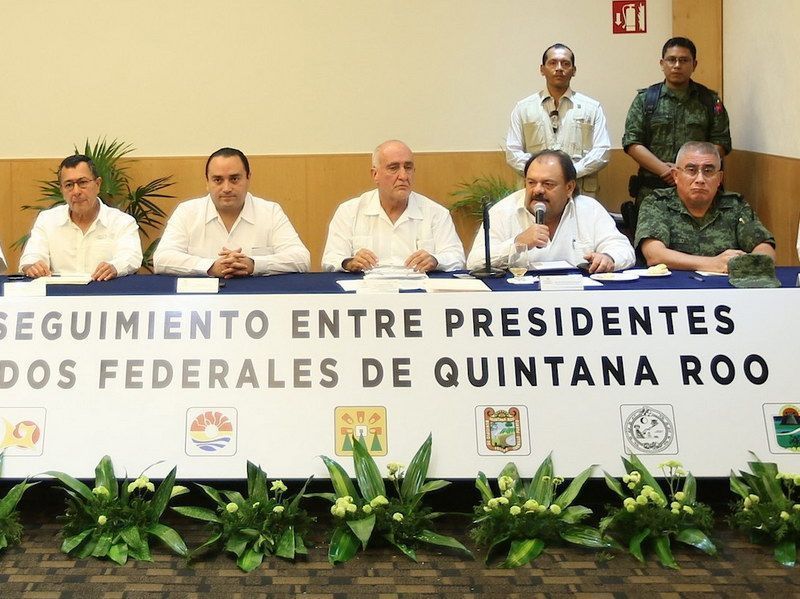Reunión entre los tres niveles de gobierno