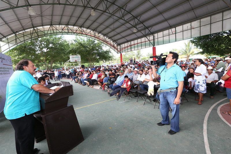 Entrega apoyos a 763 productores