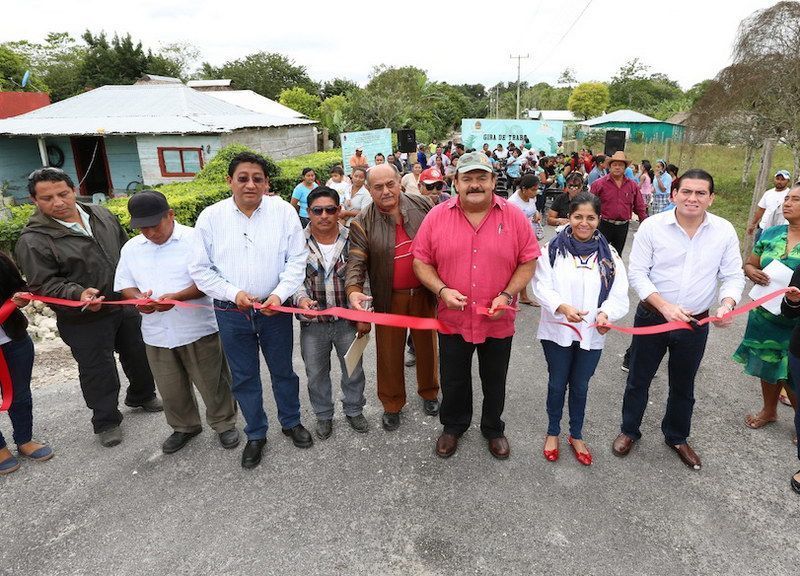 Inaugura Abuxapqui obras y entrega apoyos en Zona Limítrofe