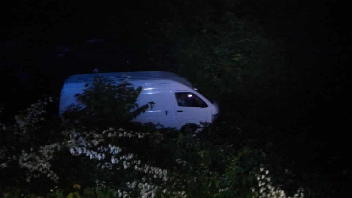 Por dormilón se sale de la carretera