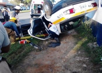 En su huida, ladrones provocan aparatoso accidente