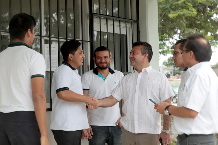 Aliado y comprometido con los jóvenes, Mauricio Góngora verifica obra del domo en Conalep